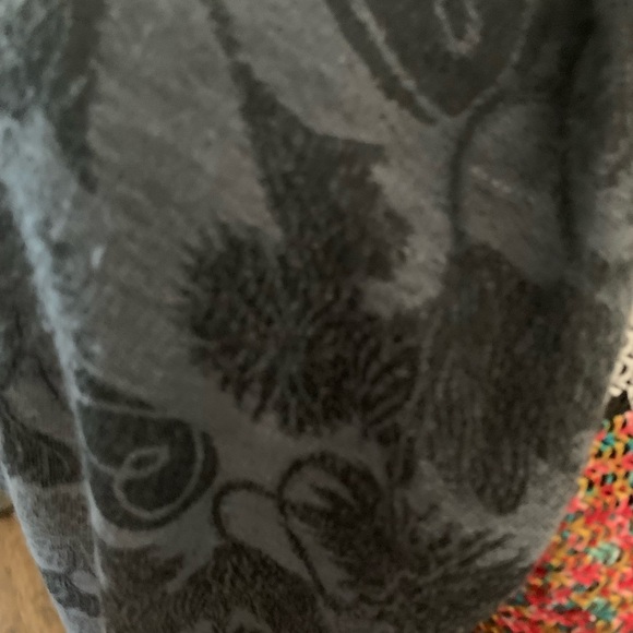 Elegant Gray Floral Scarf 45% silk - Picture 3 of 4